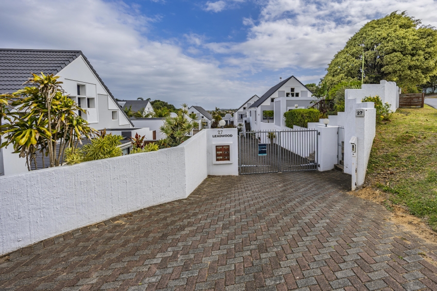 4 Bedroom Property for Sale in Bonza Bay Eastern Cape